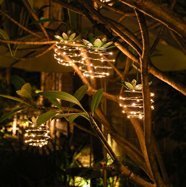 lampu solar nanas boleh digantung di atas pokok